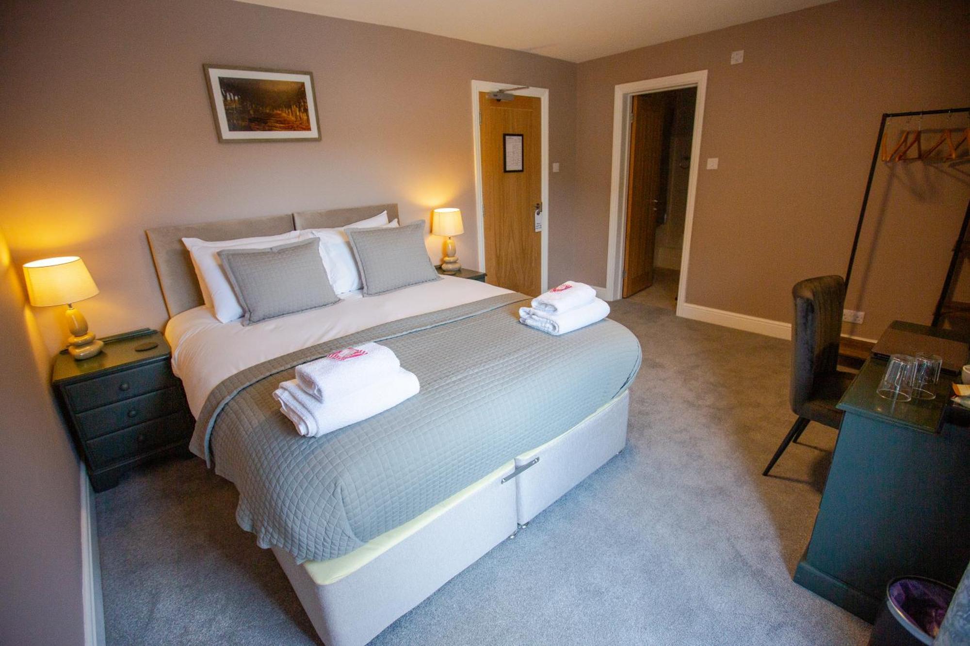 Woodfalls Inn Redlynch  Extérieur photo